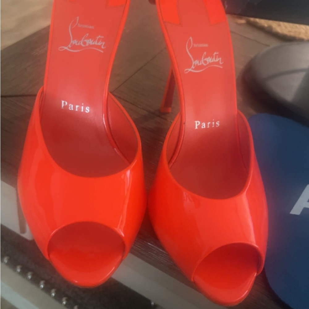 Christian louboutin heels size 39 1/2. Worn once